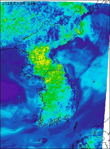 2025-07-09 21 : 00