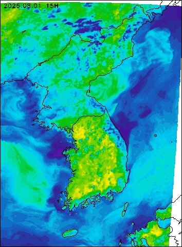 2025-08-01 15 : 00