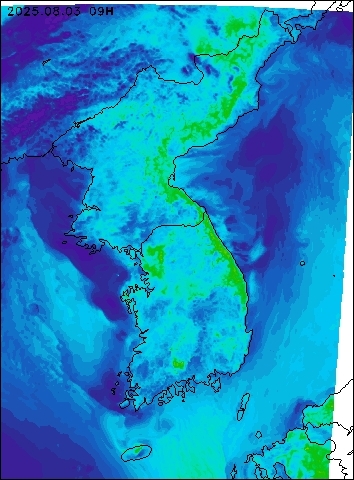 2025-08-03 09 : 00