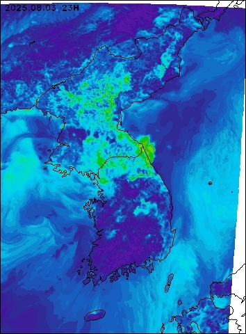 2025-08-03 23 : 00