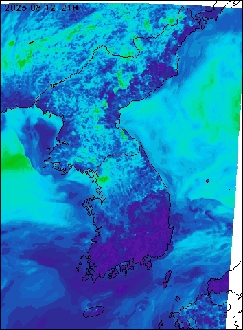 2025-08-12 21 : 00
