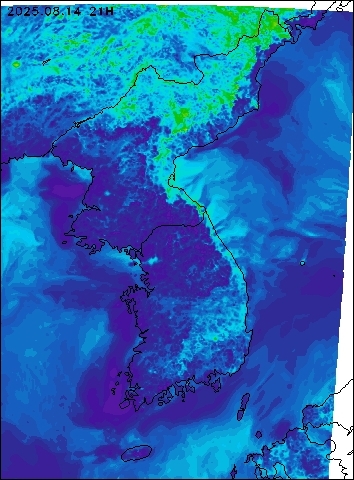 2025-08-14 21 : 00