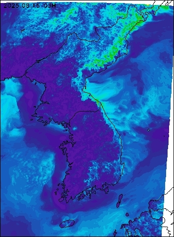 2025-08-15 03 : 00