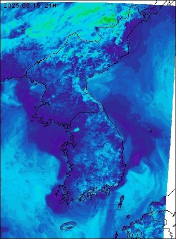2025-08-15 21 : 00