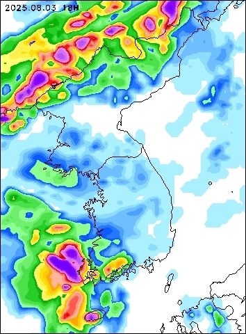2025-08-03 18 : 00