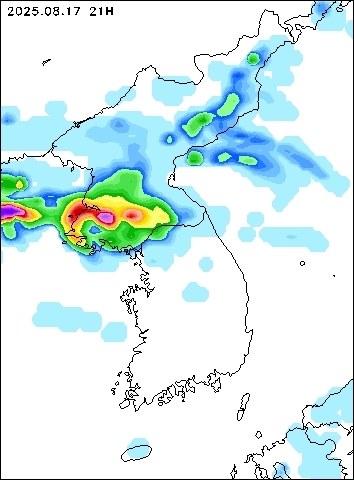 2025-08-17 21 : 00