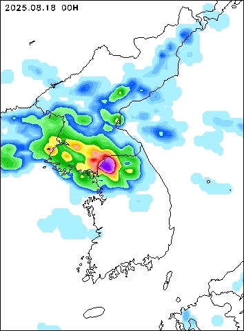 2025-08-18 00 : 00