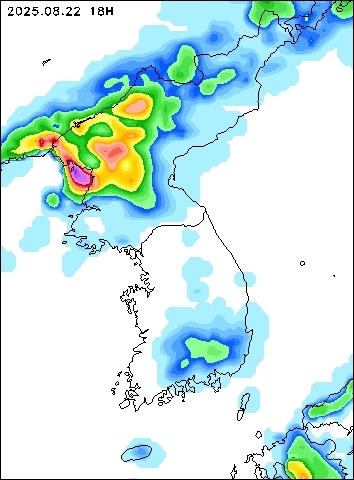 2025-08-22 18 : 00