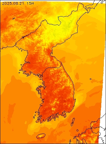 2025-08-21 15 : 00