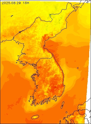 2025-08-29 18 : 00