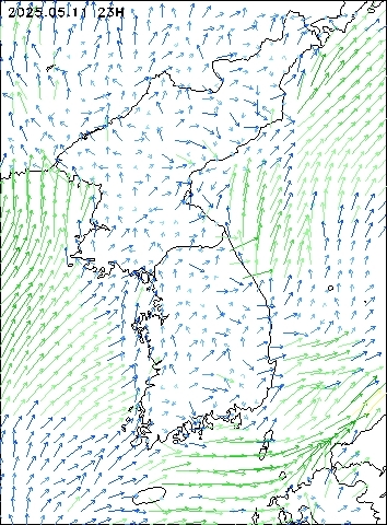 2025-05-11 23 : 00