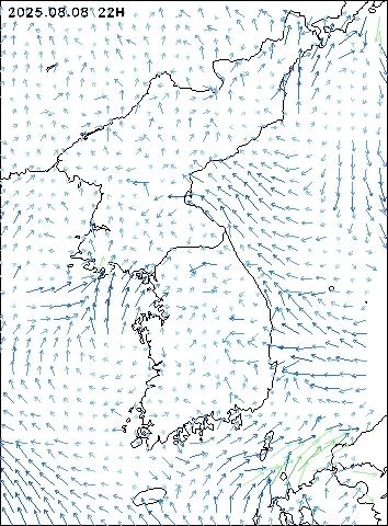 2025-08-08 22 : 00